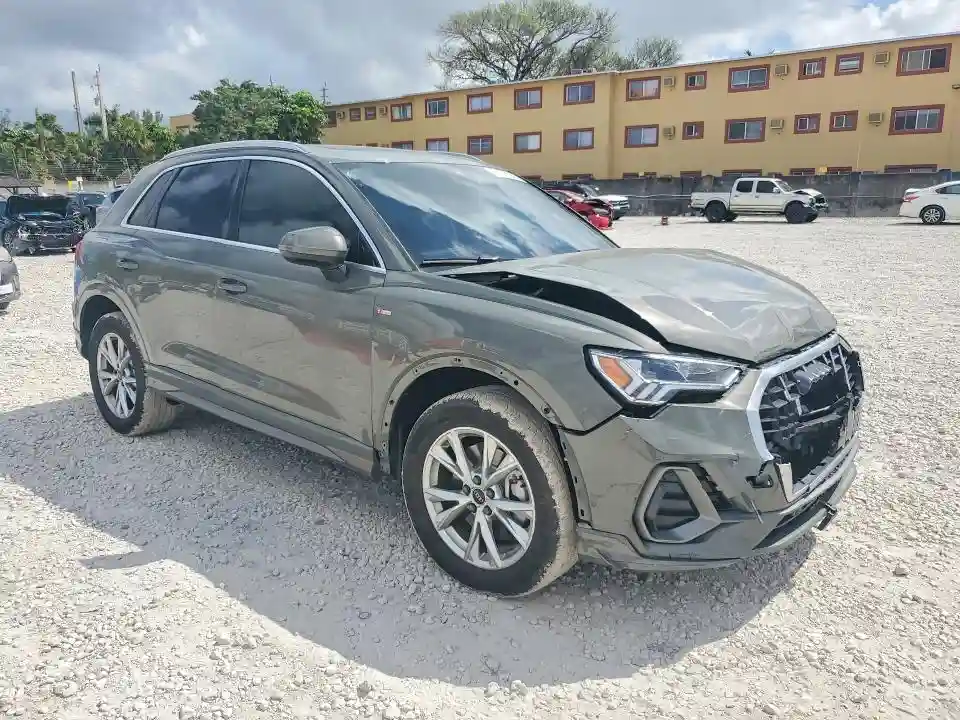 WA1DECF39S1100224 2025 AUDI Q3-3