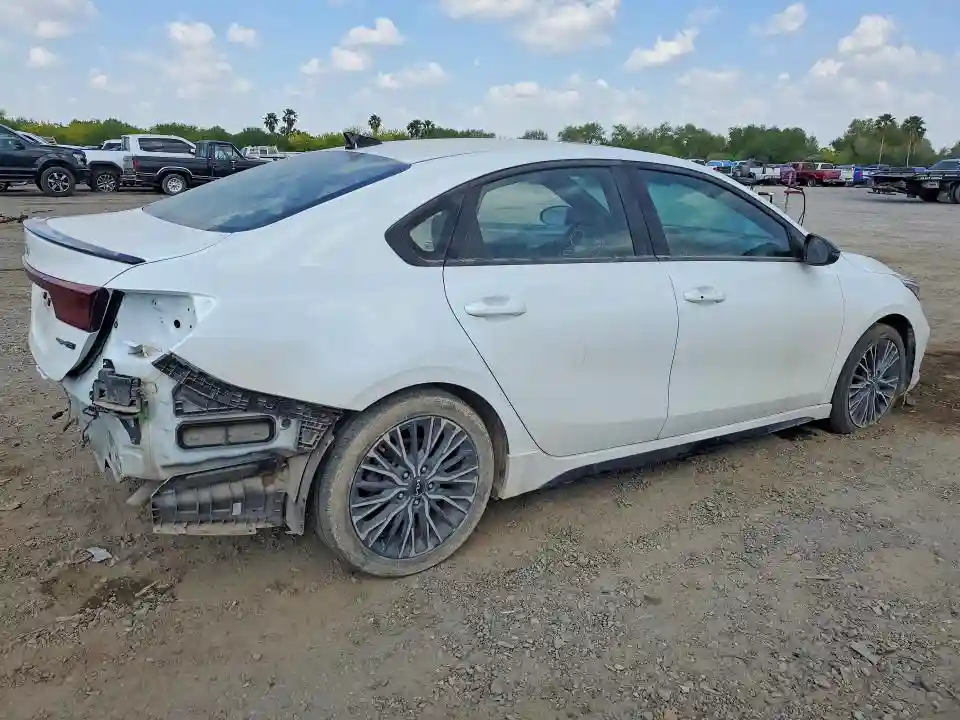3KPF54AD1NE483761 2022 KIA FORTE-2