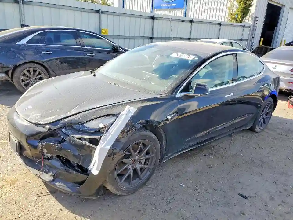 5YJ3E1EBXJF181996 2018 TESLA MODEL 3-0