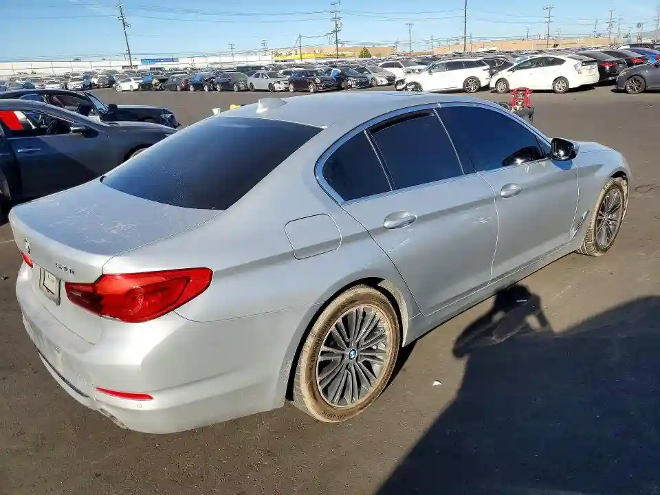 WBAJR3C02LWW61602 2020 BMW 5 SERIES-2