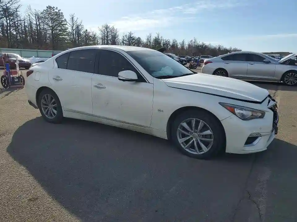 JN1EV7AR4JM440524 2018 INFINITI Q50-3