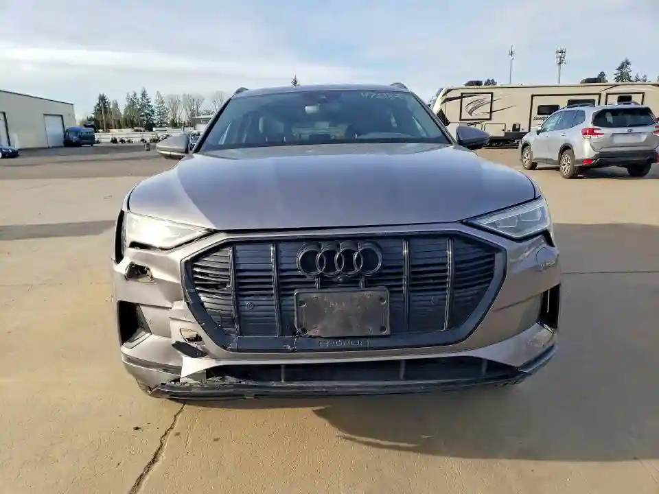 WA1LAAGE2NB014103 2022 AUDI E-TRON-4
