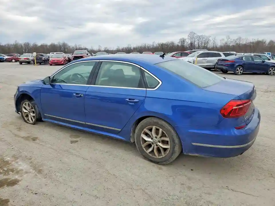 1VWAT7A30HC056878 2017 VOLKSWAGEN PASSAT-1
