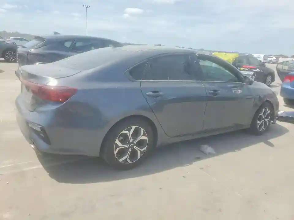 3KPF24ADXME285509 2021 KIA FORTE-2