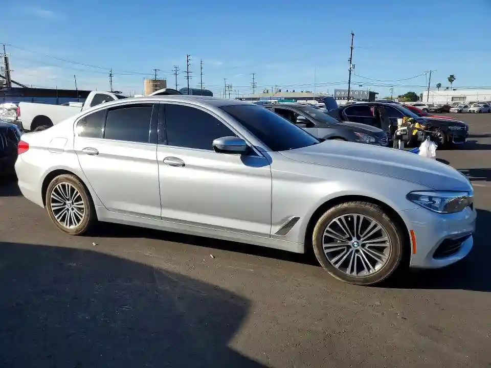 WBAJR3C02LWW61602 2020 BMW 5 SERIES-3