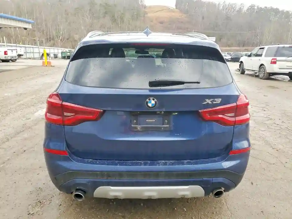5UXTR9C57JLA13893 2018 BMW X3-5