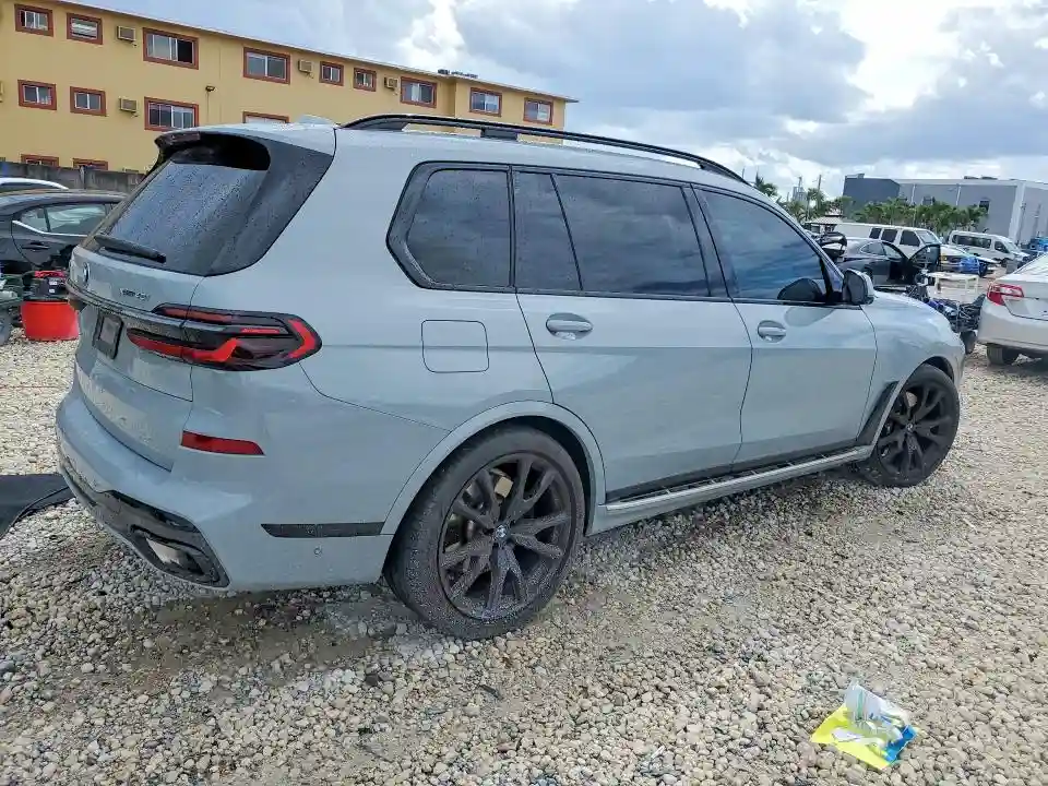 5UX23EM0XS9Y68348 2025 BMW X7-2