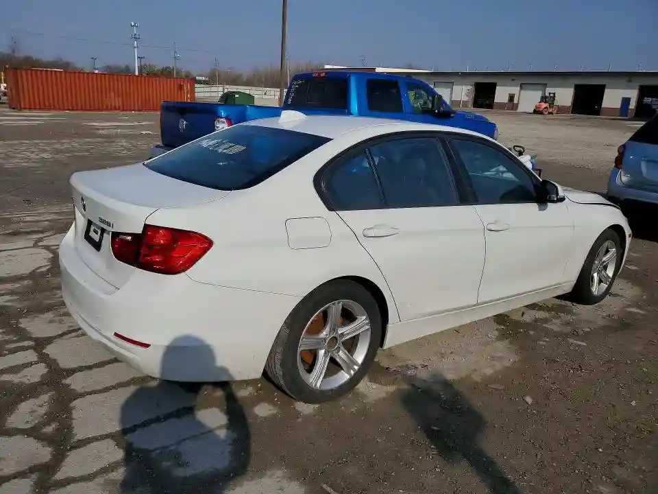 WBA3B5C57FF963282 2015 BMW 3 SERIES-2