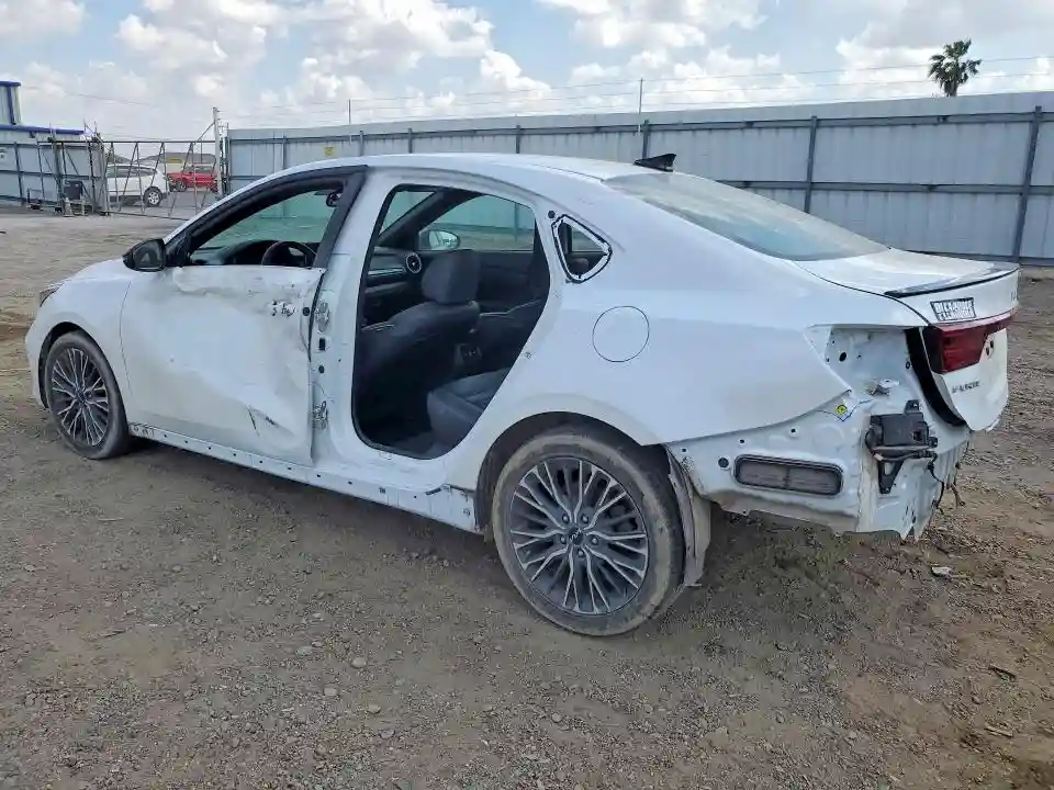 3KPF54AD1NE483761 2022 KIA FORTE-1