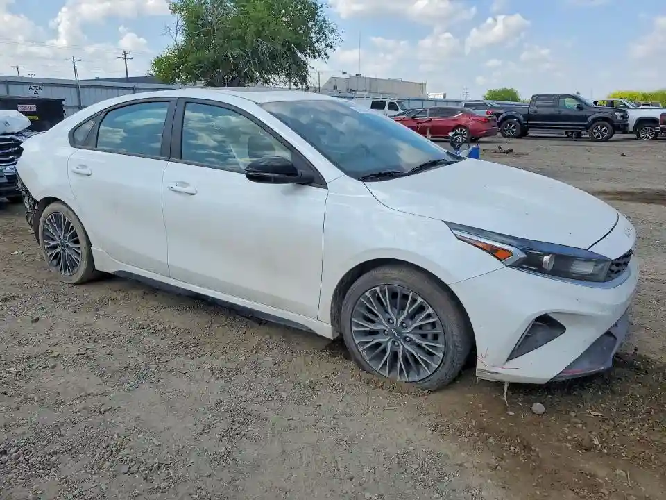 3KPF54AD1NE483761 2022 KIA FORTE-3