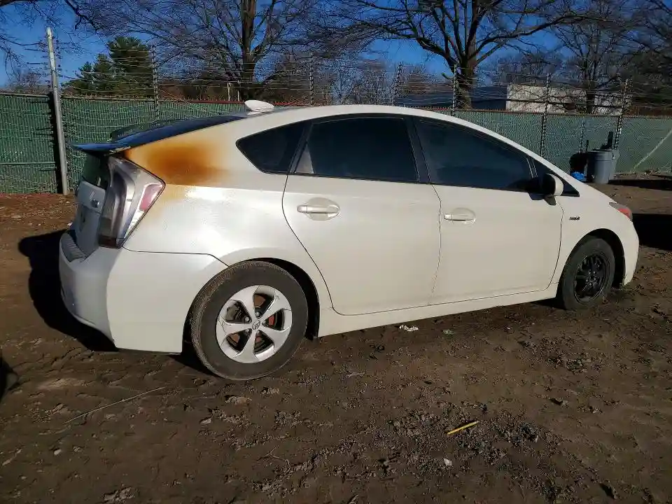 JTDKN3DU0F1872805 2015 TOYOTA PRIUS-2