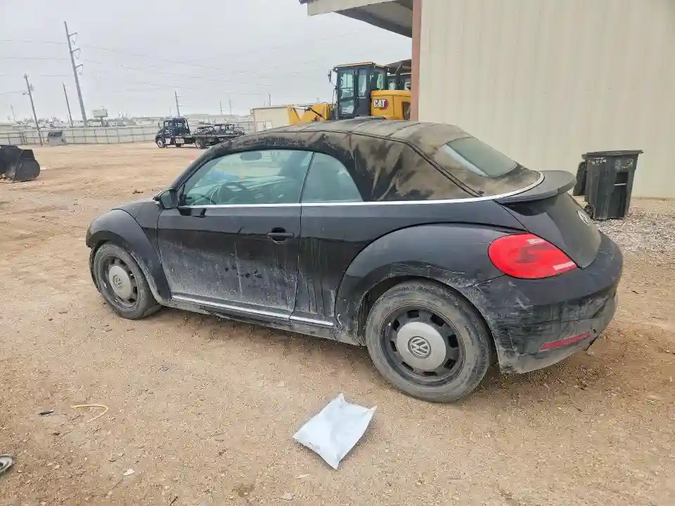 3VW517AT9FM814672 2015 VOLKSWAGEN BEETLE-1