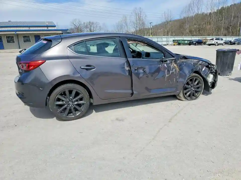 3MZBN1L31JM240093 2018 MAZDA 3-2