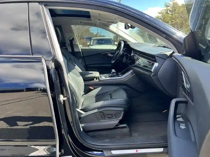 WA1FVAF16KD036914 2019 AUDI Q8-4