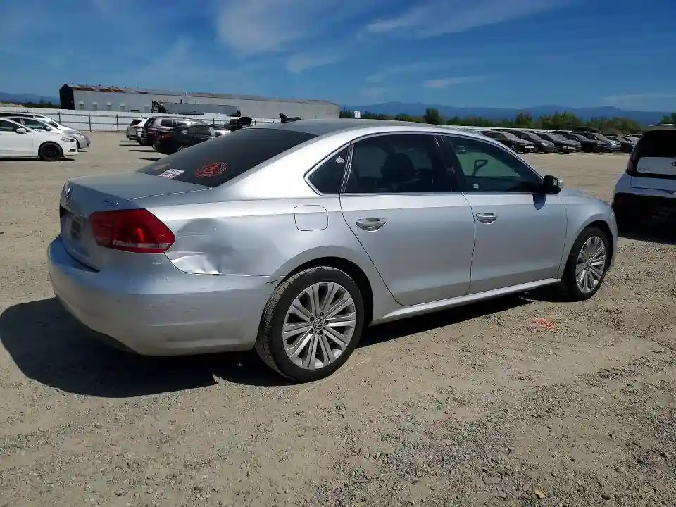 1VWBV7A34FC046009 2015 VOLKSWAGEN PASSAT-2
