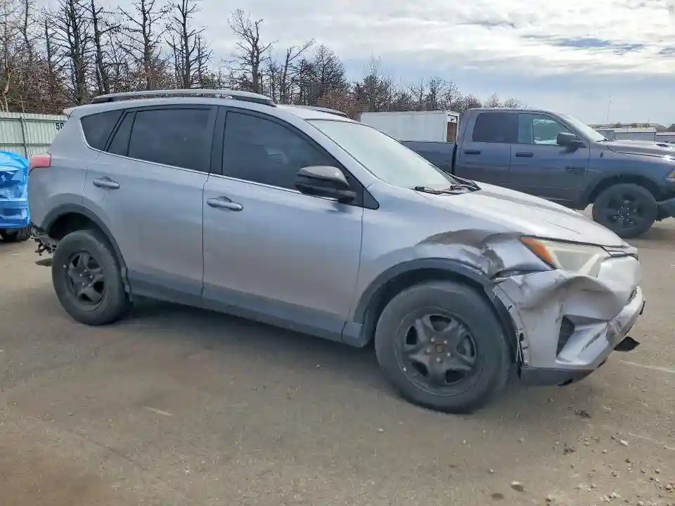 2T3BFREV0JW729984 2018 TOYOTA RAV4-3
