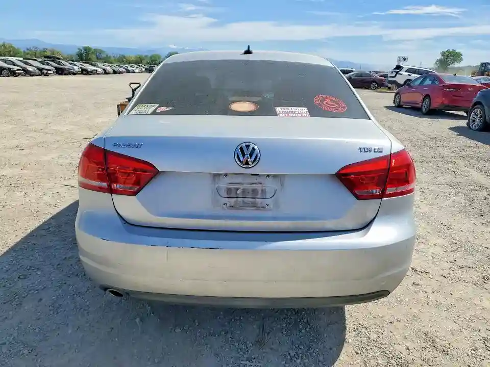 1VWBV7A34FC046009 2015 VOLKSWAGEN PASSAT-5
