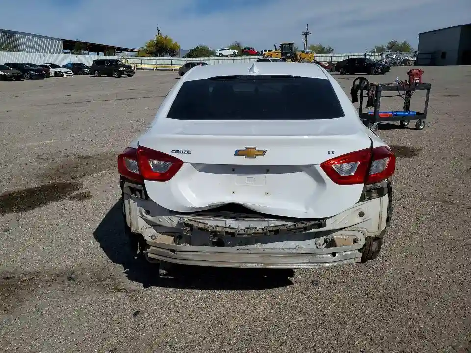 1G1BE5SM0J7190472 2018 CHEVROLET CRUZE-5
