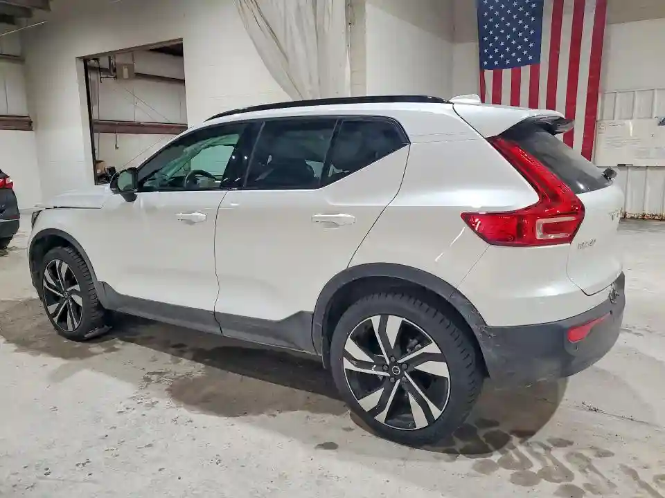 YV4L12UL6R2355358 2024 VOLVO XC40-1