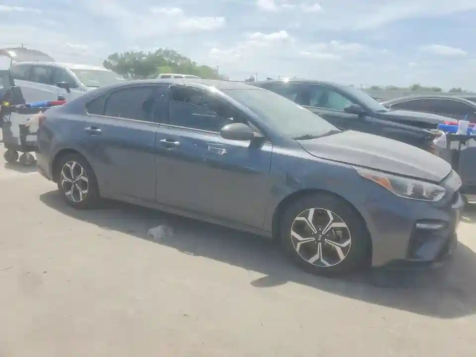3KPF24ADXME285509 2021 KIA FORTE-3