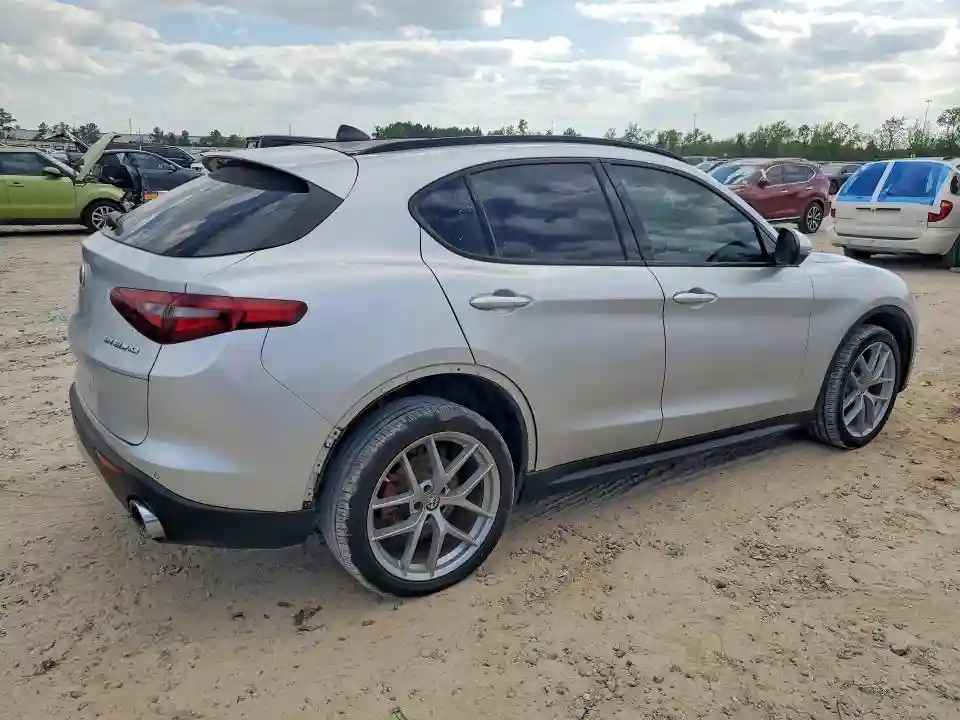 ZASFAKNN8J7B92646 2018 ALFA ROMEO STELVIO-2