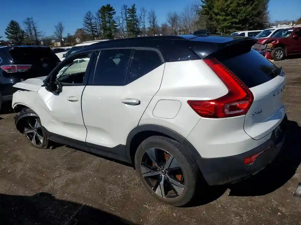 YV4ED3UR4N2685911 2022 VOLVO XC40-1