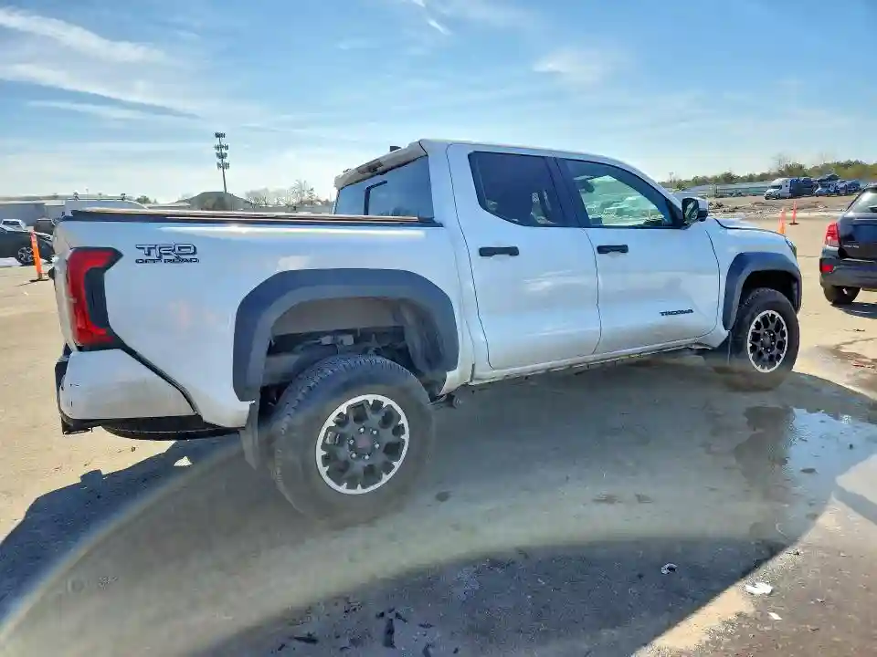 3TMLB5JN4RM064230 2024 TOYOTA TACOMA-2