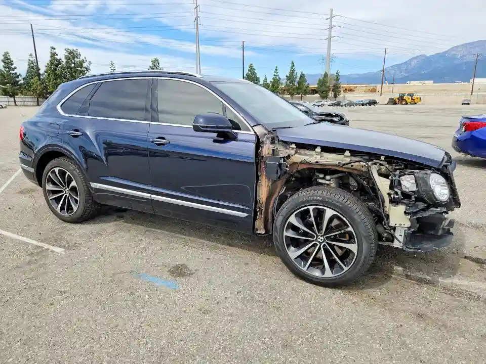 SJAAC2ZV8JC021752 2018 BENTLEY BENTAYGA-3