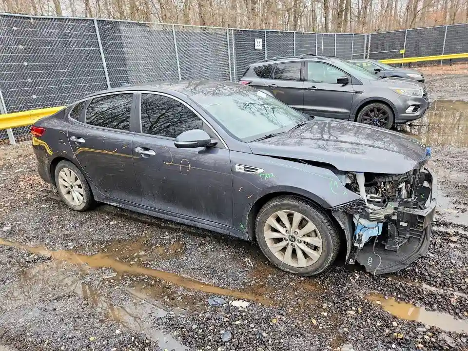 5XXGT4L36JG188218 2018 KIA OPTIMA-3