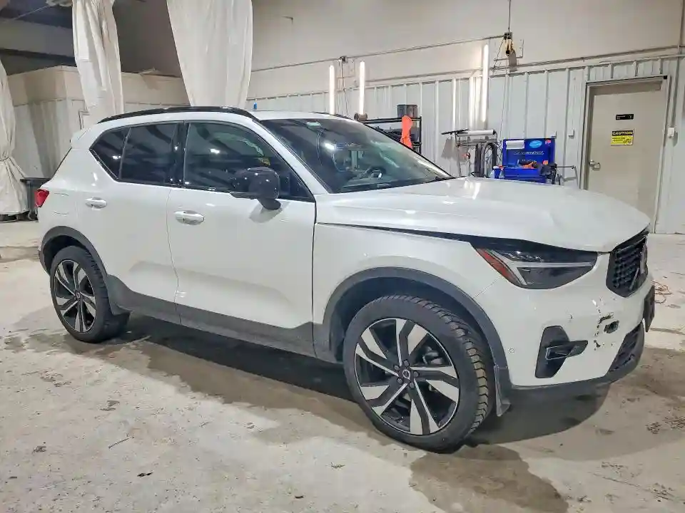 YV4L12UL6R2355358 2024 VOLVO XC40-3