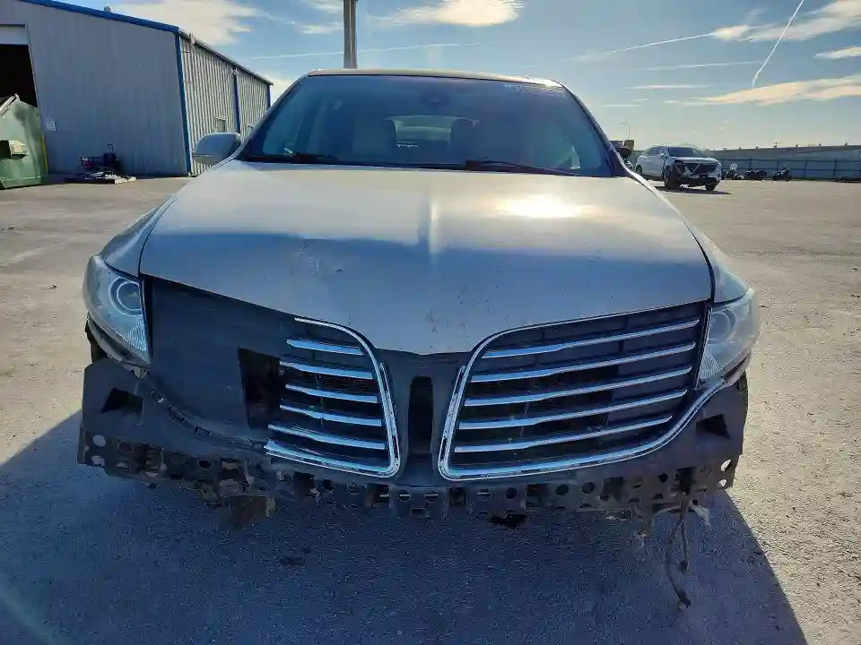 2LMHJ5AT9KBL04001 2019 LINCOLN MKT-4