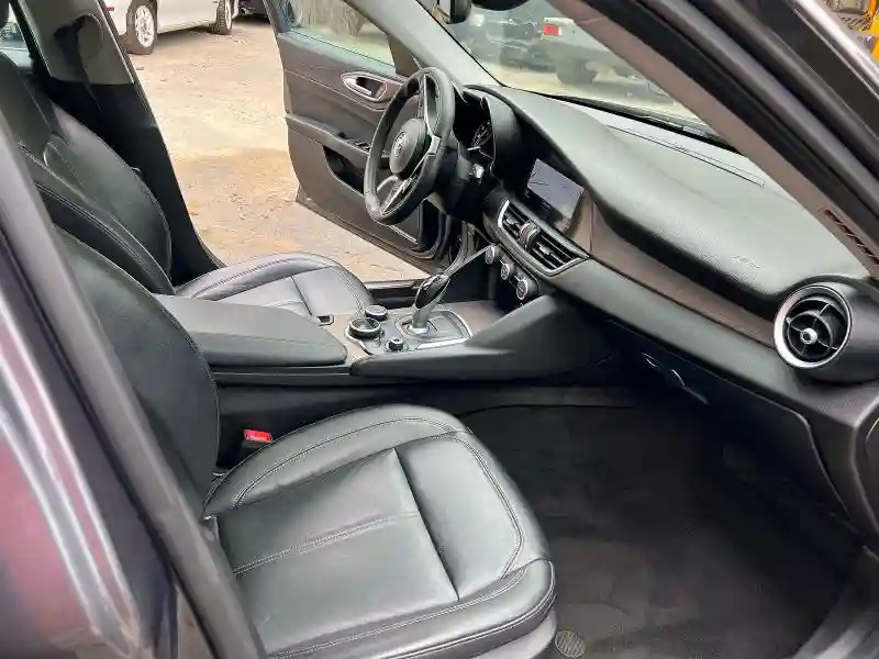 ZARFAEEN9H7544398 2017 ALFA ROMEO GIULIA-4
