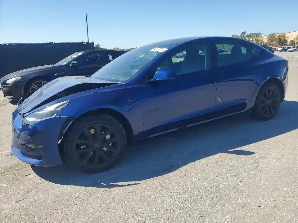 5YJ3E1EA3PF435709 2023 TESLA MODEL 3-0