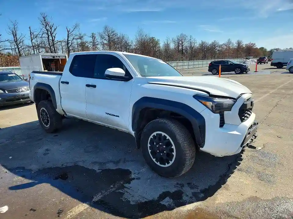 3TMLB5JN4RM064230 2024 TOYOTA TACOMA-3