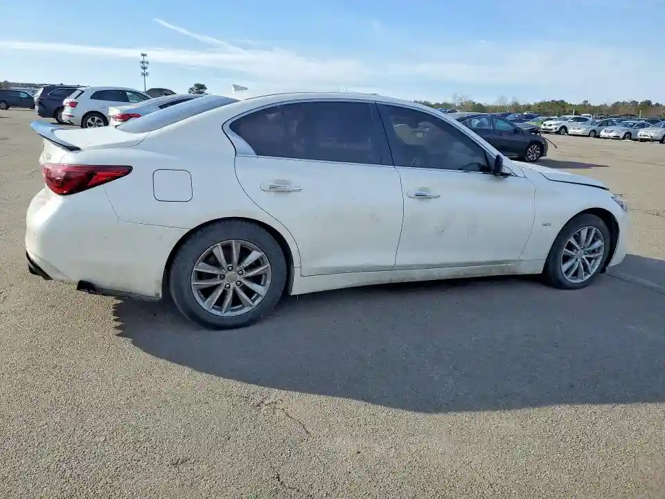 JN1EV7AR4JM440524 2018 INFINITI Q50-2