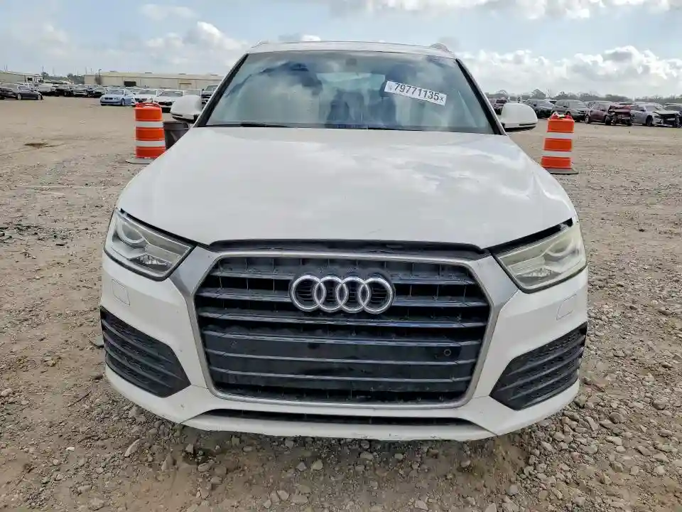 WA1BCCFS1JR013292 2018 AUDI Q3-4
