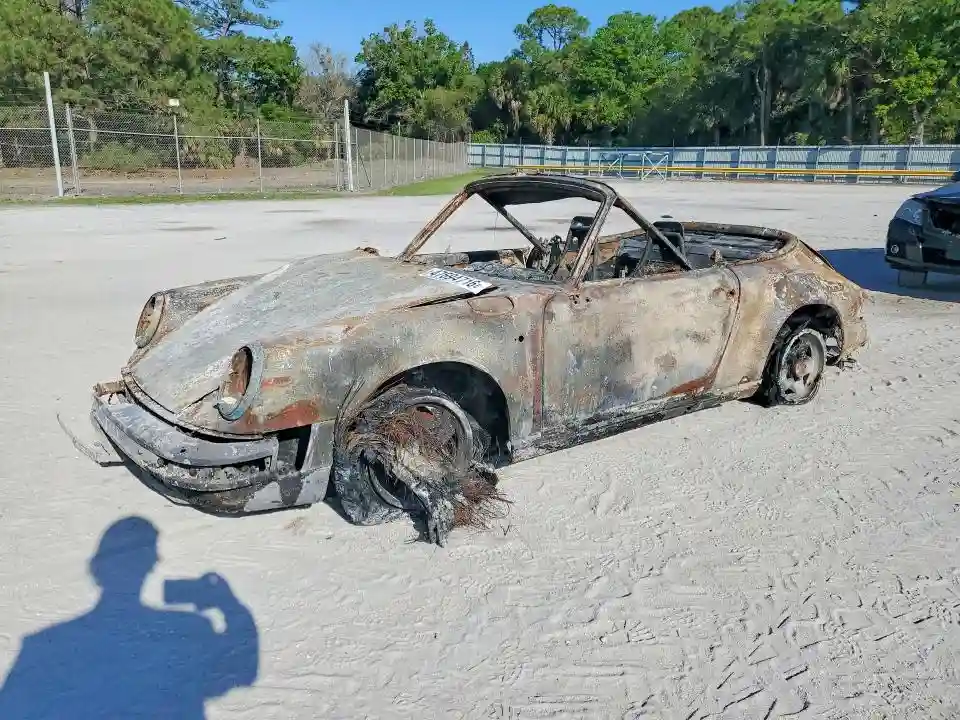 WP0ZZZ91ZDS151510 1983 PORSCHE 911-0