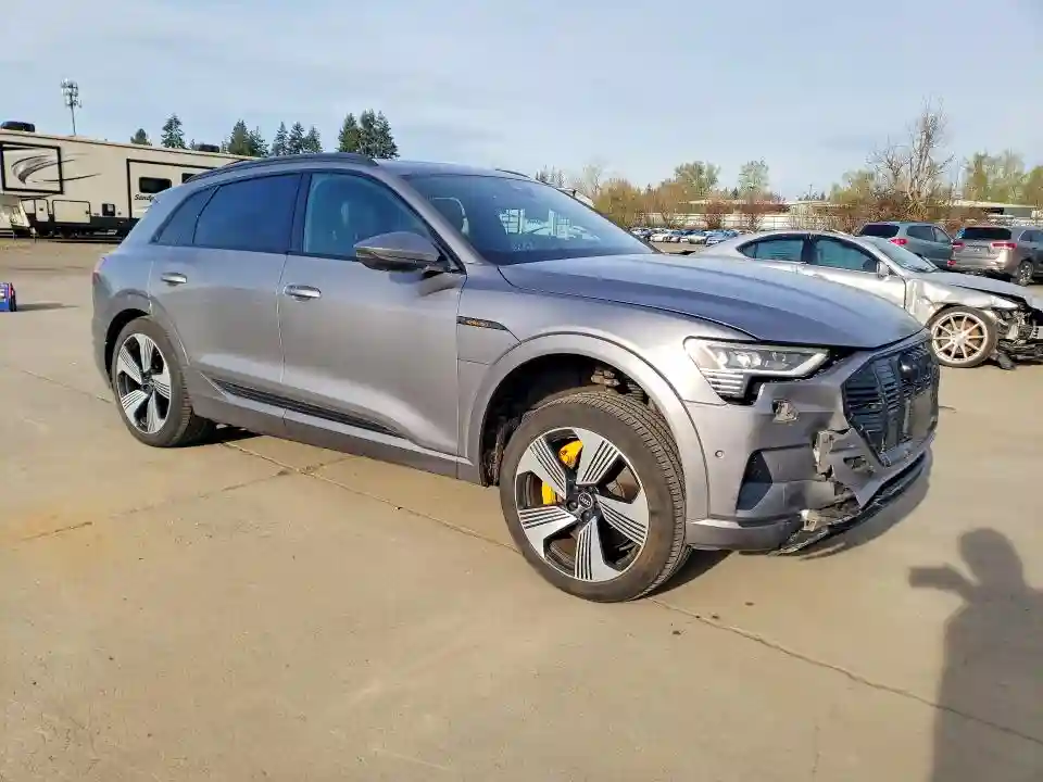 WA1LAAGE2NB014103 2022 AUDI E-TRON-3