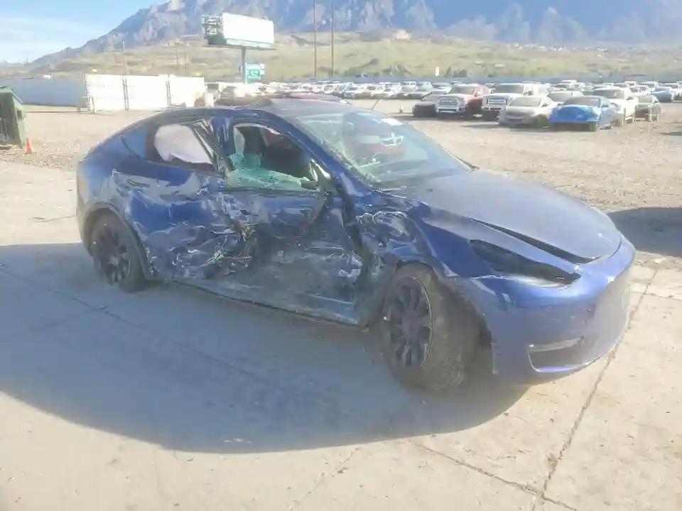 7SAYGDEE1NF387177 2022 TESLA MODEL Y-3