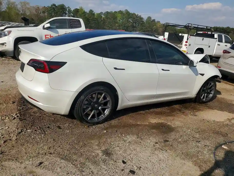 5YJ3E1EA1PF559848 2023 TESLA MODEL 3-2