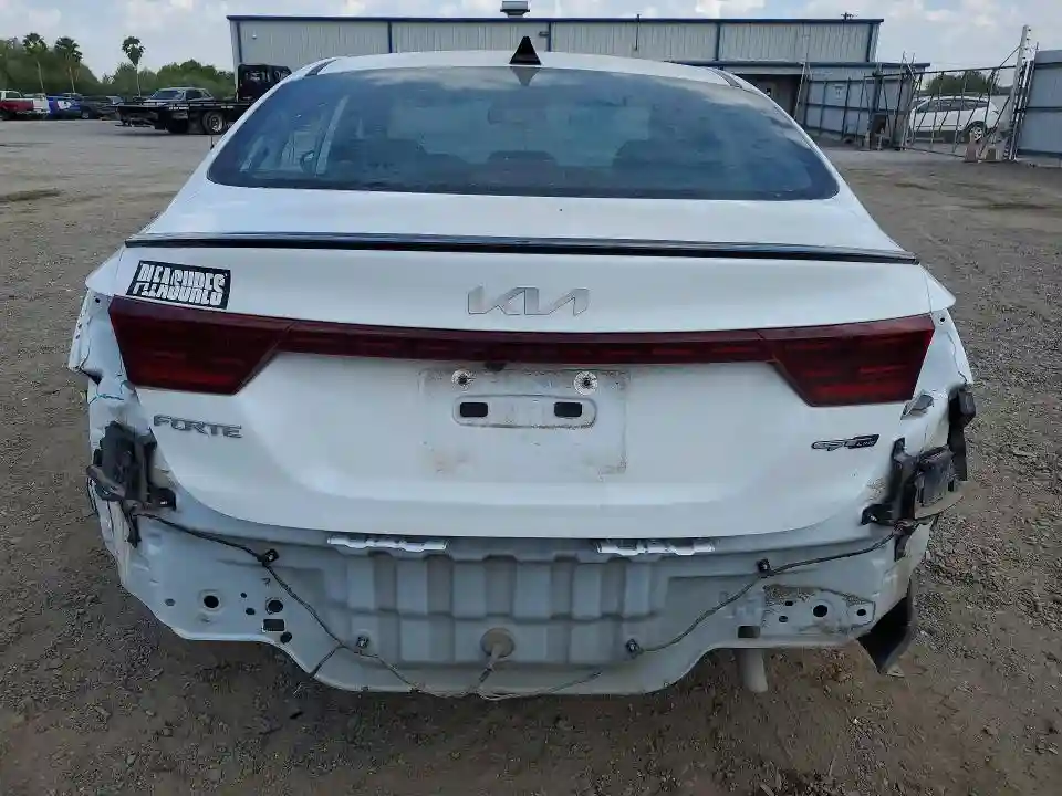 3KPF54AD1NE483761 2022 KIA FORTE-5
