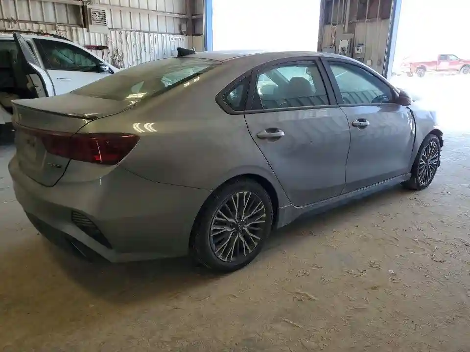 3KPF54AD4RE793425 2024 KIA FORTE-2