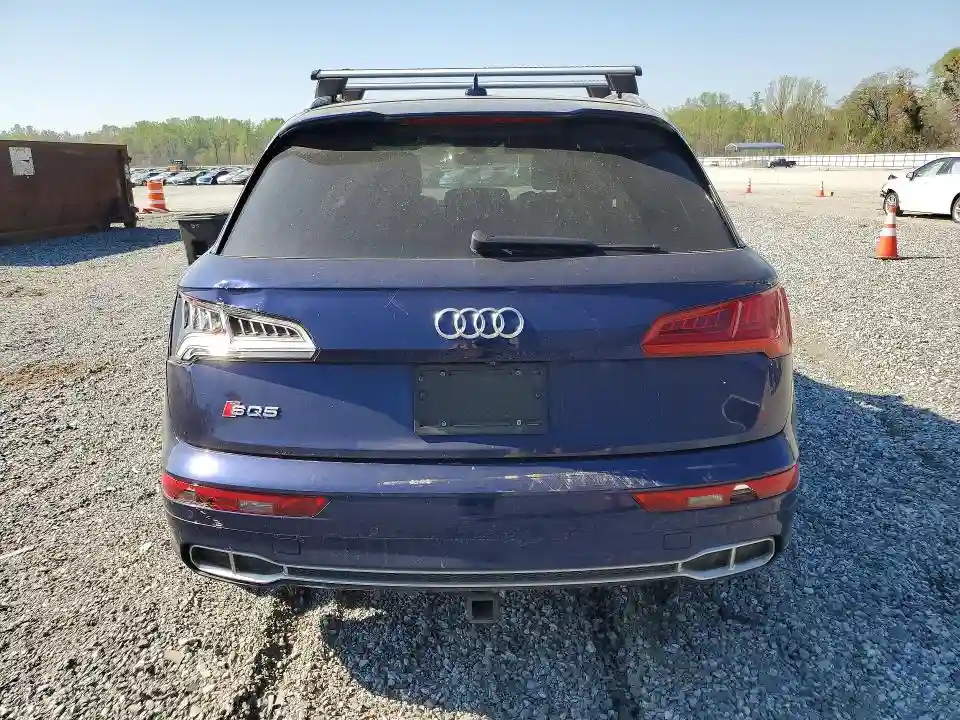 WA1A4AFY1J2008944 2018 AUDI SQ5-5
