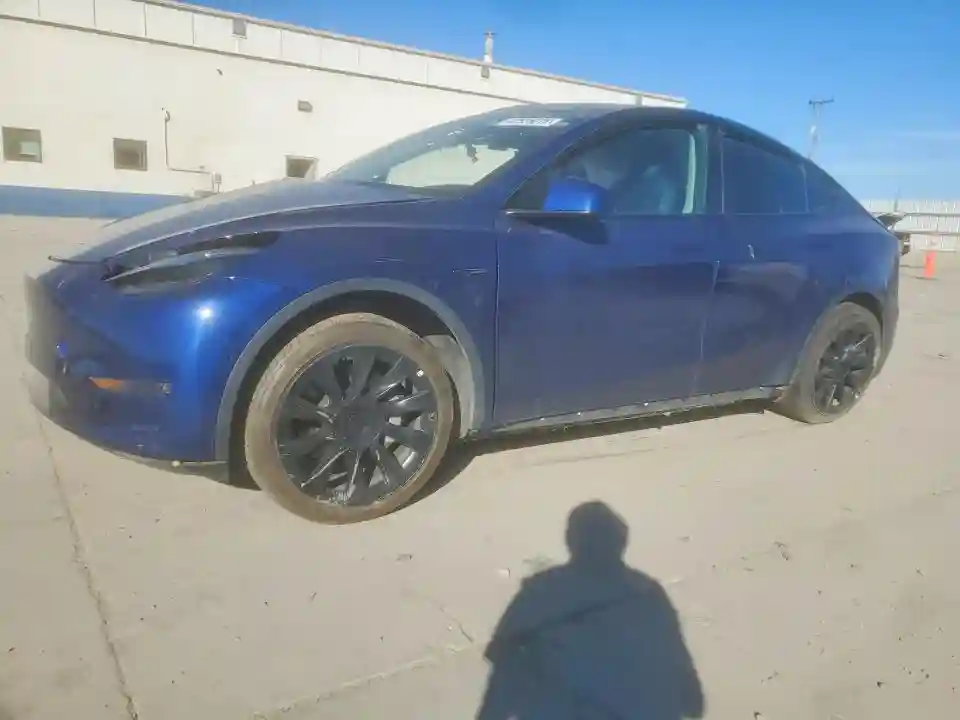 7SAYGDEE1NF387177 2022 TESLA MODEL Y-0
