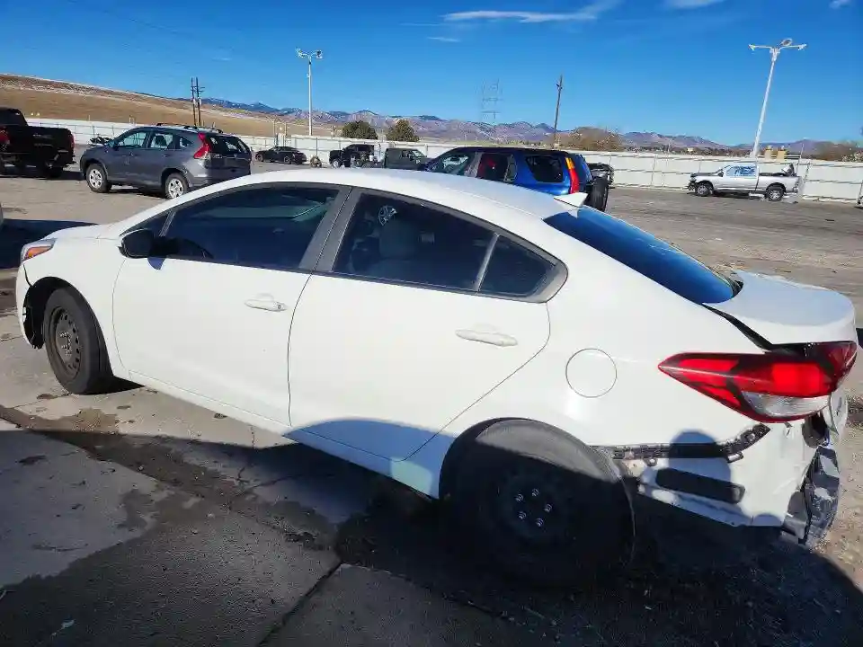 3KPFK4A70HE092737 2017 KIA FORTE-1