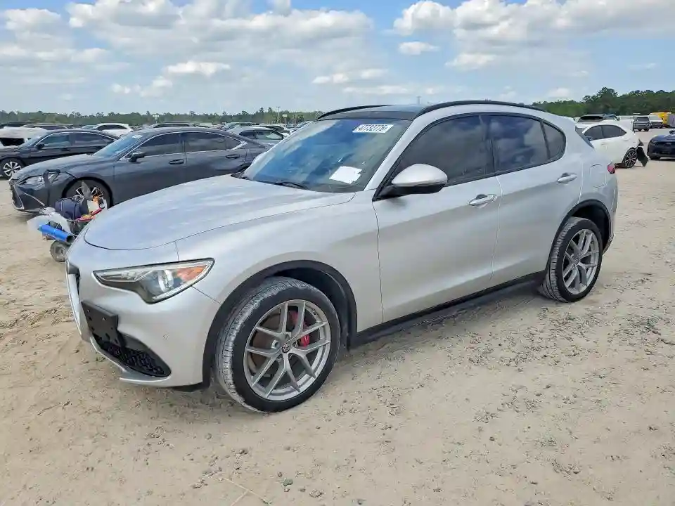 ZASFAKNN8J7B92646 2018 ALFA ROMEO STELVIO-0