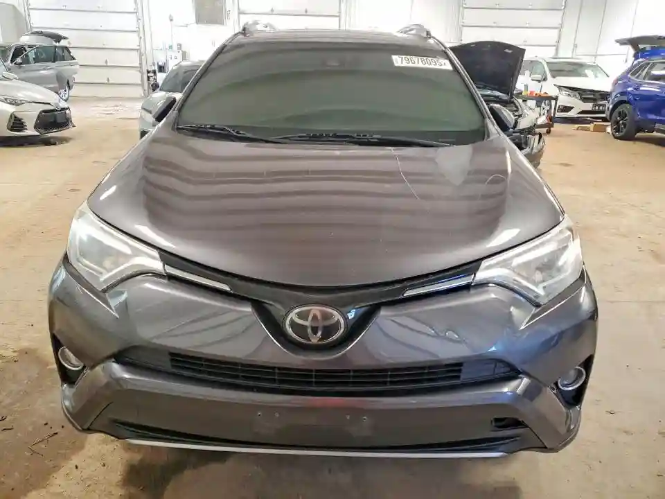 JTMDFREV3JJ258100 2018 TOYOTA RAV4-4