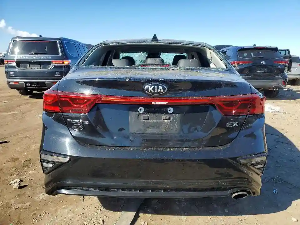 3KPF54AD8ME405203 2021 KIA FORTE-5