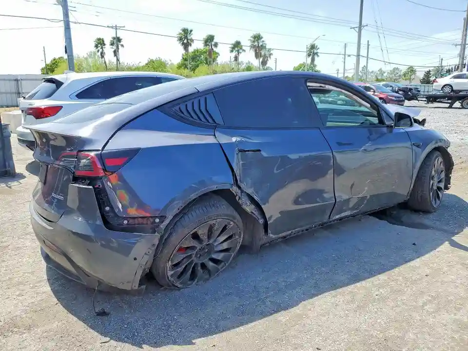 7SAYGDEF9NF395794 2022 TESLA MODEL Y-2