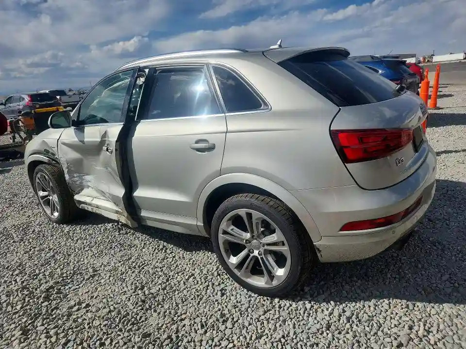 WA1JCCFS1JR009433 2018 AUDI Q3-1